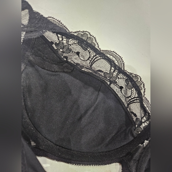 Frederick's of Hollywood Black Lace Bra. Size 34DD. Sexy Stylish Lace - Picture 5 of 8